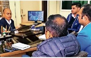 बिना हेलमेट दोपहिया चालक को पेट्रोल दिया तो कंपनी अधिकारियों पर होगा मुकदमा