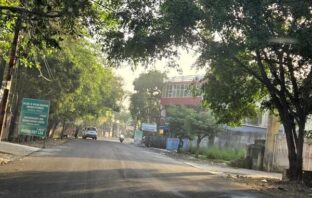 अंधेर नगरी चौपट राज वाली कहावत हो रही है चरितार्थ, लावड़ जाने वाली अच्छी खासी सड़क क्यों बना दी