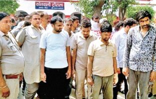 राजरानी होटल में दबिश के दौरान खुफिया दरवाजे और एसी के डक से निकलकर भागे आरोपी