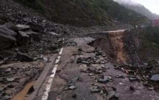 हिमाचल में भारी बारिश और भूस्खलन से तबाही, चंडीगढ़-मनाली एनएच सहित 535 सड़कें ठप