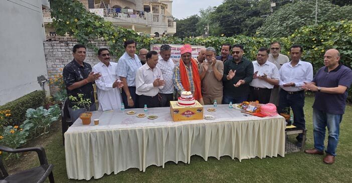 कौमी एकता संगठन के राष्ट्रीय अध्यक्ष व सोशल मीडिया एसोसिएशन एसएमए के प्रवक्ता संदीप गुप्ता का अपनों ने केक काटकर धूमधाम से मनाया जन्मदिन