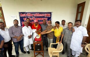 सोशल मीडिया एसोसिएशन एसएमए व आरकेबी फाउंडेशन ने पूर्व सांसद राजेन्द्र अग्रवाल का जन्मदिन पर किया सम्मान