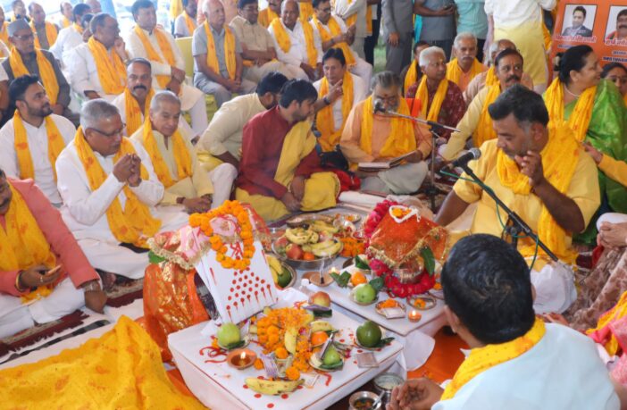 श्री चिन्मयानंद बापू जी महाराज की 25 से 31 अक्टूबर तक होने वाली श्रीमद्भागवत कथा हेतु पूर्व सांसद राजेन्द्र अग्रवाल की मौजूदगी में हुआ भूमि पूजन