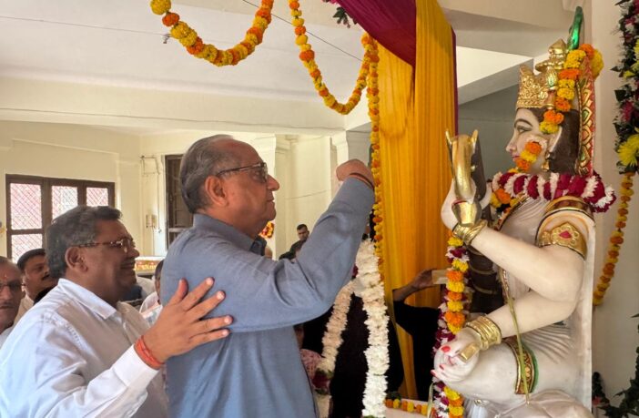 मेरठ कालेज में ज्ञान की देवी मां सरस्वती की प्रतिमा का हुआ अनावरण