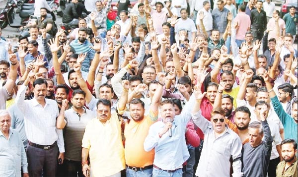 सेंट्रल मार्केट: ध्वस्त काम्पलेक्स की जमीन पर अस्थायी स्टाल लगाकर काम कर सकेंगे व्यापारी, बाजार स्ट्रीट का दर्जा दिलाकर अन्य 31 निर्माण को राहत दिलाने का होगा प्रयास