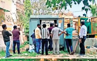 त्योहार पर भी बिजली पानी को तरसे साबुन गोदाम व चंद्रलोक कालोनी के लोग