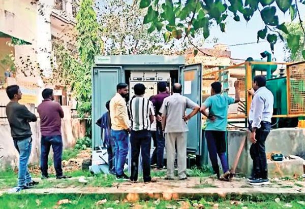 त्योहार पर भी बिजली पानी को तरसे साबुन गोदाम व चंद्रलोक कालोनी के लोग