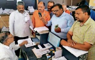 जन्म-मृत्यु प्रमाण पत्र के आवेदन महीनों से लंबित, पार्षदों का हंगामा; पैसे लेकर प्रमाण पत्र बनाने का आरोप