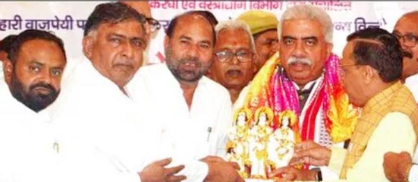 दूर कराएंगे पावरलूम बुनकरों की समस्याएं: सचान